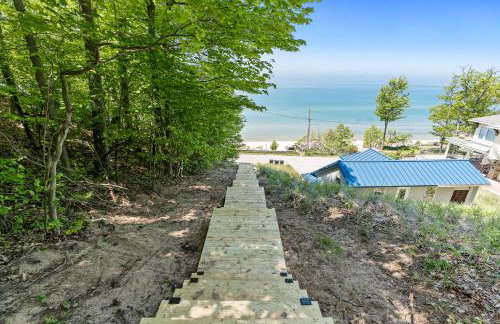 Experience luxury at Lakefront Villa - Foto 35