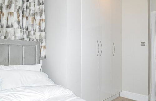 Luxury 5 Star apartments, Parking, Garden, near Metro Stations 10-15mins to London - Foto 15