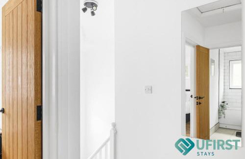 Ideal 4BR Home - Near City Hospital, Sherwood, Clinton Market, QMC & City Centre - Sleeps 8 - Foto 42