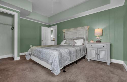 Lakefront Getaway with Dock Pool Sunset Games - Foto 30