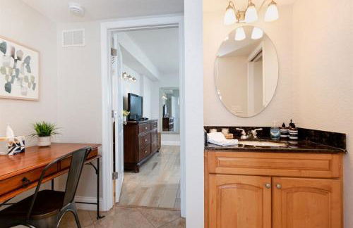 NEW Beach Condo 5 min walk to the Beach Sleeps 9 - Foto 18