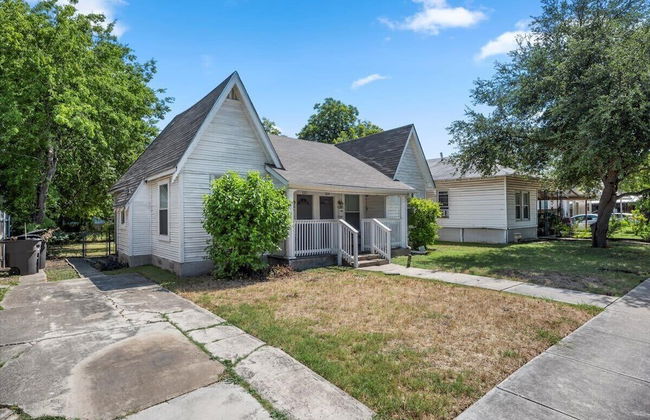 Charming 1BR Sanctuary w/ FREE Parking - Photo 16