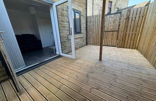 Modern 3- Bed Holiday Home - Private Parking Sleeps 10- 2 Min M62 - Foto 29