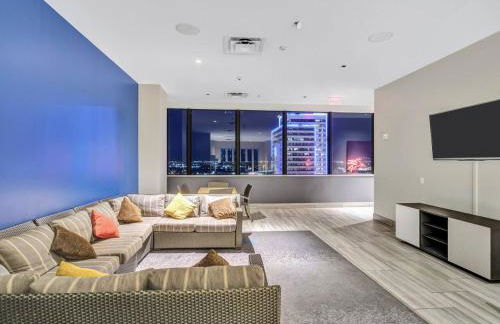 Beautiful Apt in Downtown W/ Pool | Parking - Foto 38