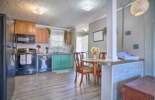 Bring Your Pets! Midway Abode with Yard and Fire Pit - Foto 8