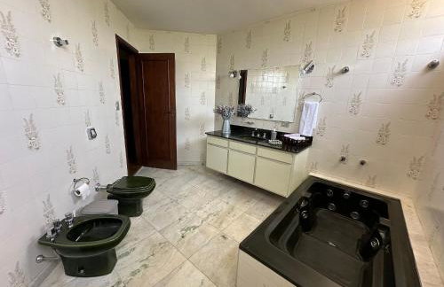 Quarto Elegante - Casa com piscina no Centro - Foto 3