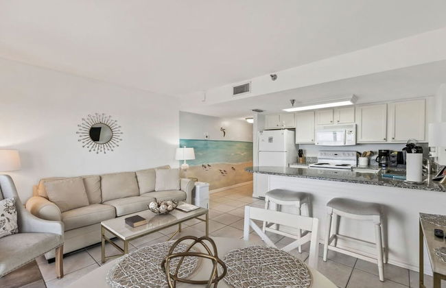 Top Floor Oceanfront Condo w Pool Beach Access - Foto 9