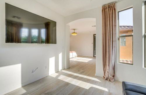 Relax Poolside! Home 6 Mi to Camelback Ranch - Foto 27