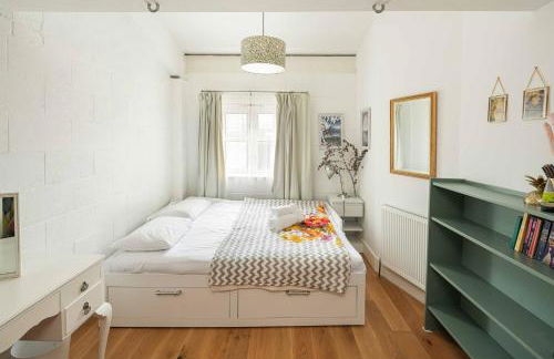 Stylish 3BD Home - Great Location - Foto 12