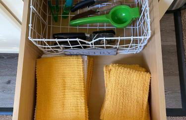 Near Downtown- Kitchen-washerdryer-parking - Foto 43