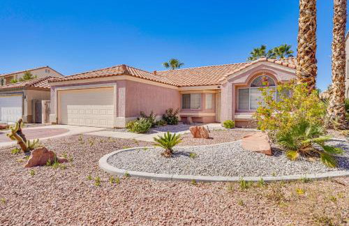 Sleek Vegas Home with Private Pool, Game Room! - Foto 30