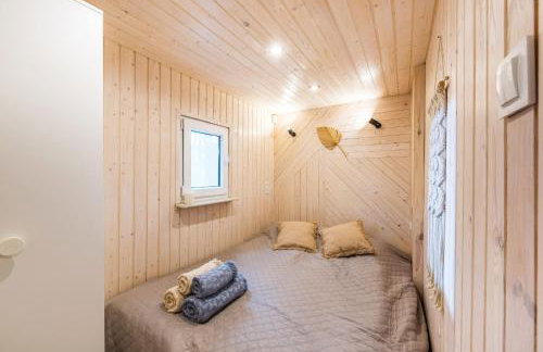 Domek lubiana180 SCANDI wśród drzew JACUZZI SAUNA KOMiNEK i TARAS na dachu jezioro Kaszuby Pieski tylko do 10kg za dodatkową opłatą - Foto 42