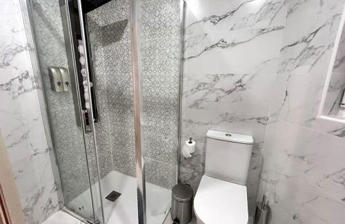 LUJO Parking, Proyector, Maquinita y Patinetes - Foto 26