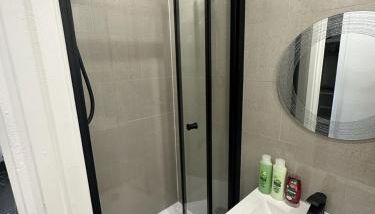 Modern flat in Egham by Royal Holloway University Royal Ascot and Windsor near Heathrow Airport - Foto 5