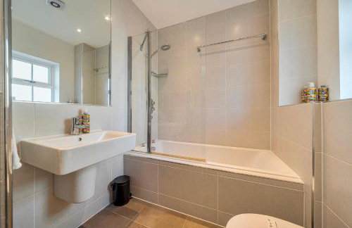 Walton Hidden Home with Free Parking - Pass the Keys - Foto 20