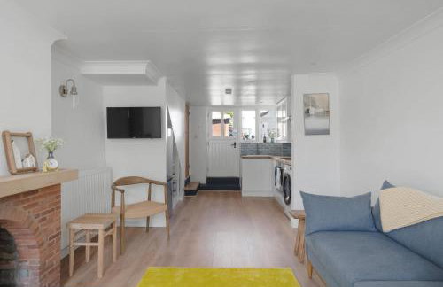 Serene Cottage Nr the Waterfront Topsham - Photo 20