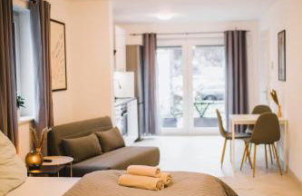 HUGOS Studio Apartment - Photo 2