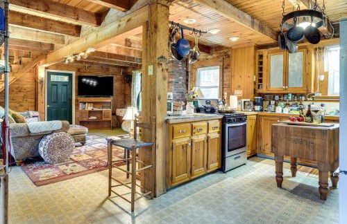 Cozy Adirondack Cabin Retreat in West Chazy! - Foto 1