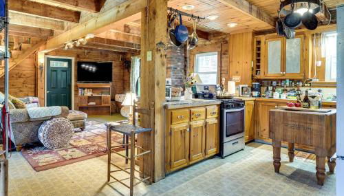 Cozy Adirondack Cabin Retreat in West Chazy! - Foto 1