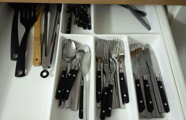 100 qm Apartment,WLAN, TV free Parking,24 h check-in, ,full kitchen,Untergeschoss ,3 Schlafzimmer -Wohnzimmer integriert - Foto 9