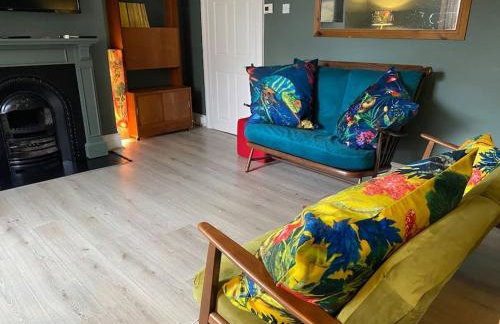 Peaceful Home from Home - Spacious 3 Bedroom House Accommodating 7 - Ideal for Families and Workers - Foto 10