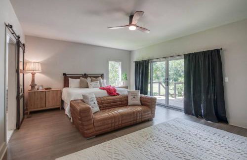 6BR Lakefront Private Dock & Bonfire Sleeps 12 - Foto 5