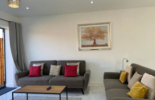 Brand New, Immaculate 3 Bed 3 Shower room House - Foto 18