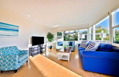 Ocean Views Walk to the Beach with King Suite - Foto 14