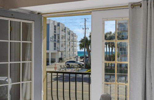 Sunset Corner - Beach View & Heated Pool! - Foto 55