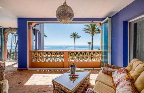 Spacious Seaside Retreat - La Perla del Mar - Photo 1