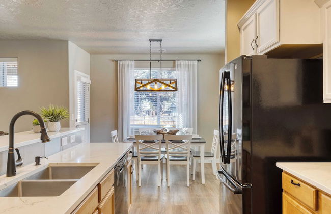 Old Mill Getaway by Avantstay Private Backyard w/ Hot Tub - Foto 17