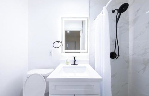 Modern Private Room in Shared Home -Walk to USC - Photo 19