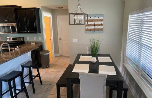 Gone Coastal! Large Heated pool home 30 min from beaches! - Foto 16