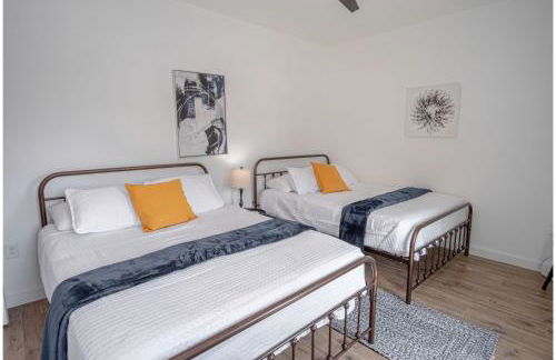 Gorgeous 3 BR 2 BA Near Amazing Downtown - Photo 40