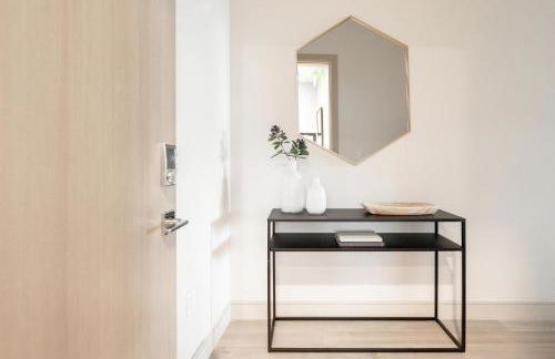 Contemporary Condo - Grill - Balcony - Tesoro - Foto 8