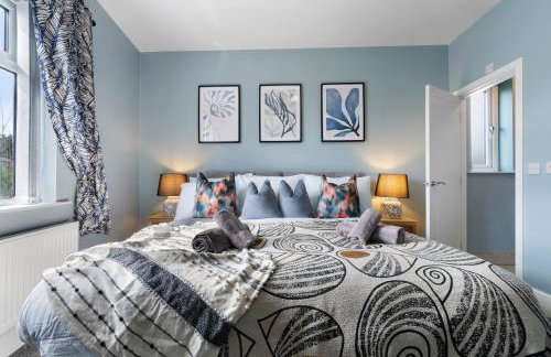 4-Bedroom Stunning Luxe, Spacious & Stylish Design House Bolton, Sleeps 11, with Parking Central Bolton, Links to Manchester, Pet-Friendly, Best For Groups! WORK CONTRACTORS SPECIAL OFFER! - by Blue Puffin Stays - Foto 57