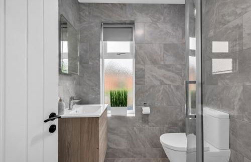 Stanley Park House Peterborough - 3 bed, 3 bathroom, parking, garden - Foto 33