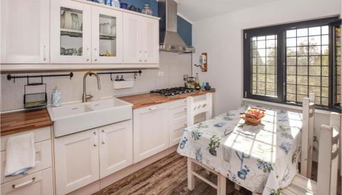 Gorgeous Home In Fonte Vivola With Wifi - Foto 5