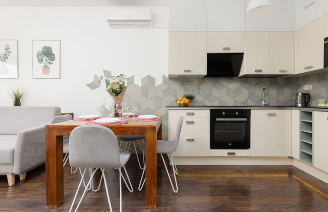 Bright Warsaw Apartment by Renters - Photo 24