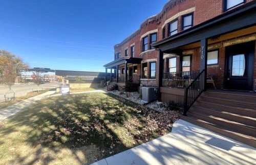 Brick Beauty Downtown, 3BR, Fenced Yard, Garage! - Foto 4