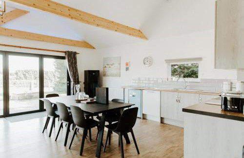 King Richard's Luxury Lodge - Sleeps up to 8, Dog Friendly, Near Sherwood Forest at Fairview Farm in Nottingham set in 88 acres and great for Groups, Family Gatherings & Corporate events - Foto 38