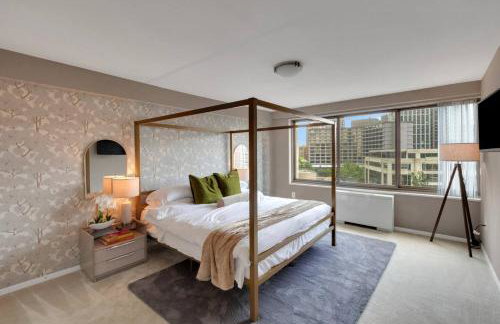 Large 3 bedroom Family Suite, Private Balcony, 5 min to DCA, Gym, Pool and more! - Photo 4