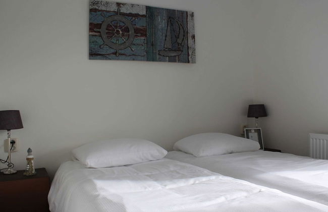 Cozy Garden Home w/ Fireplace - Photo 6