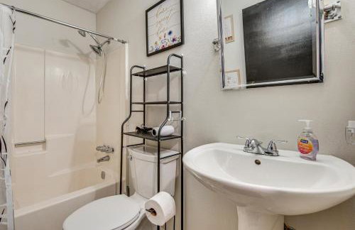 Easy Hwy Access to ATL: Work-Ready Riverdale Home - Foto 24