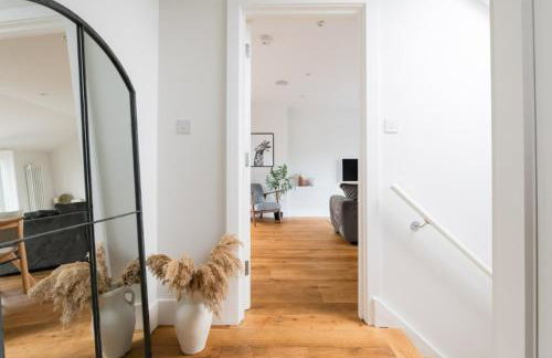 Contemporary 2 Bed Loft Honor Oak, London Apt - Photo 8