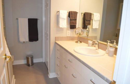 1-Bedroom Seaview Guesthouse on Seattle Luxury Estate with Views of Olympic Mountains - Foto 14