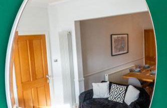 Charming Getaway - 3BR Home in the Heart of Chester - Photo 8