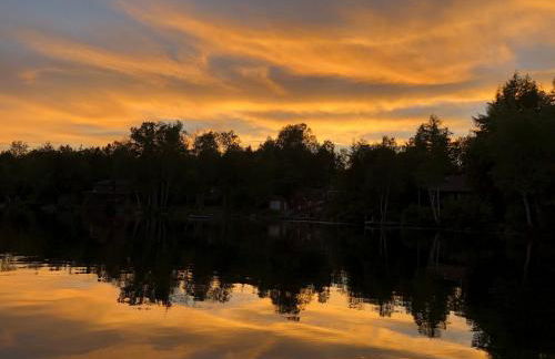91WR Lake vibes and views at this waterfront home in the White Mountains - Foto 49
