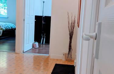 Oaklawn Apartment - Sleeps 4 Parking & Garden - Photo 61