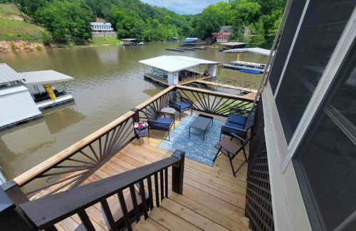 Lakefront Family Retreat w/ Views, Boat Slip - Foto 56